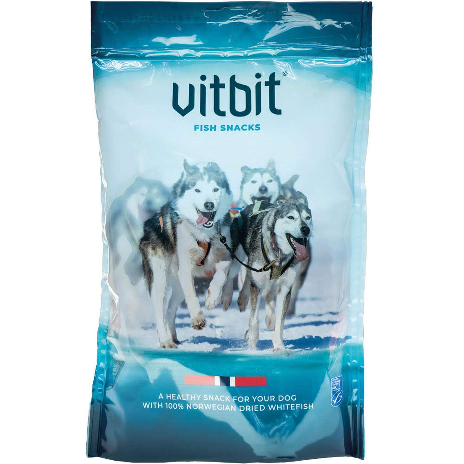 En påse med Vitbit-fisksnacks med en bild på huskies som springer i snön på framsidan.
