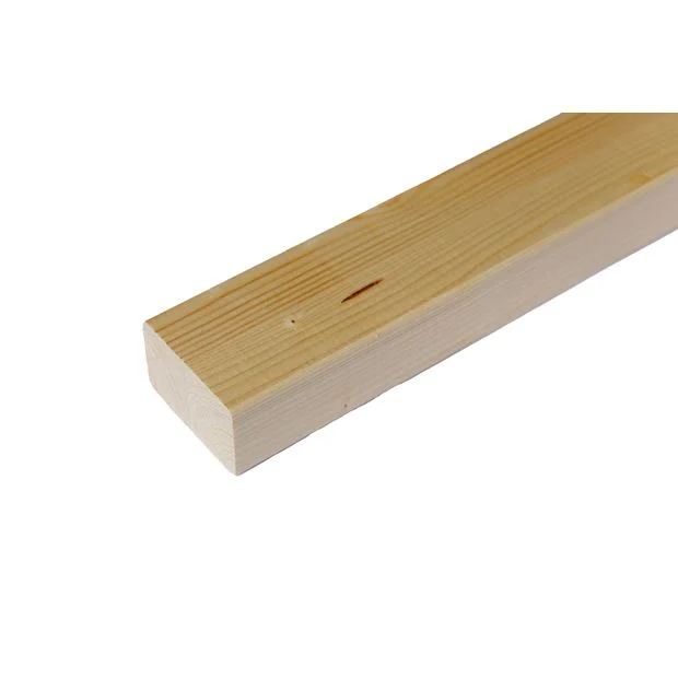 Regelvirke 45x70 träplanka mot vit bakgrund.