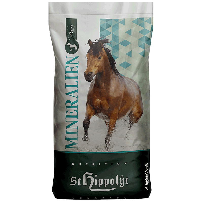 En påse med St. Hippolyt hästmineralfoder med en bild av en galopperande häst på framsidan.