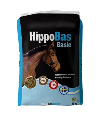 HippoBas Basic foderpåse för hästar med hästbild och produktinformation på framsidan.