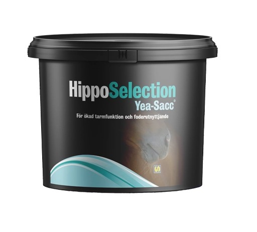 Svart behållare märkt Hipposelection YEA-SACC 3kg med en svag hästnos synlig.