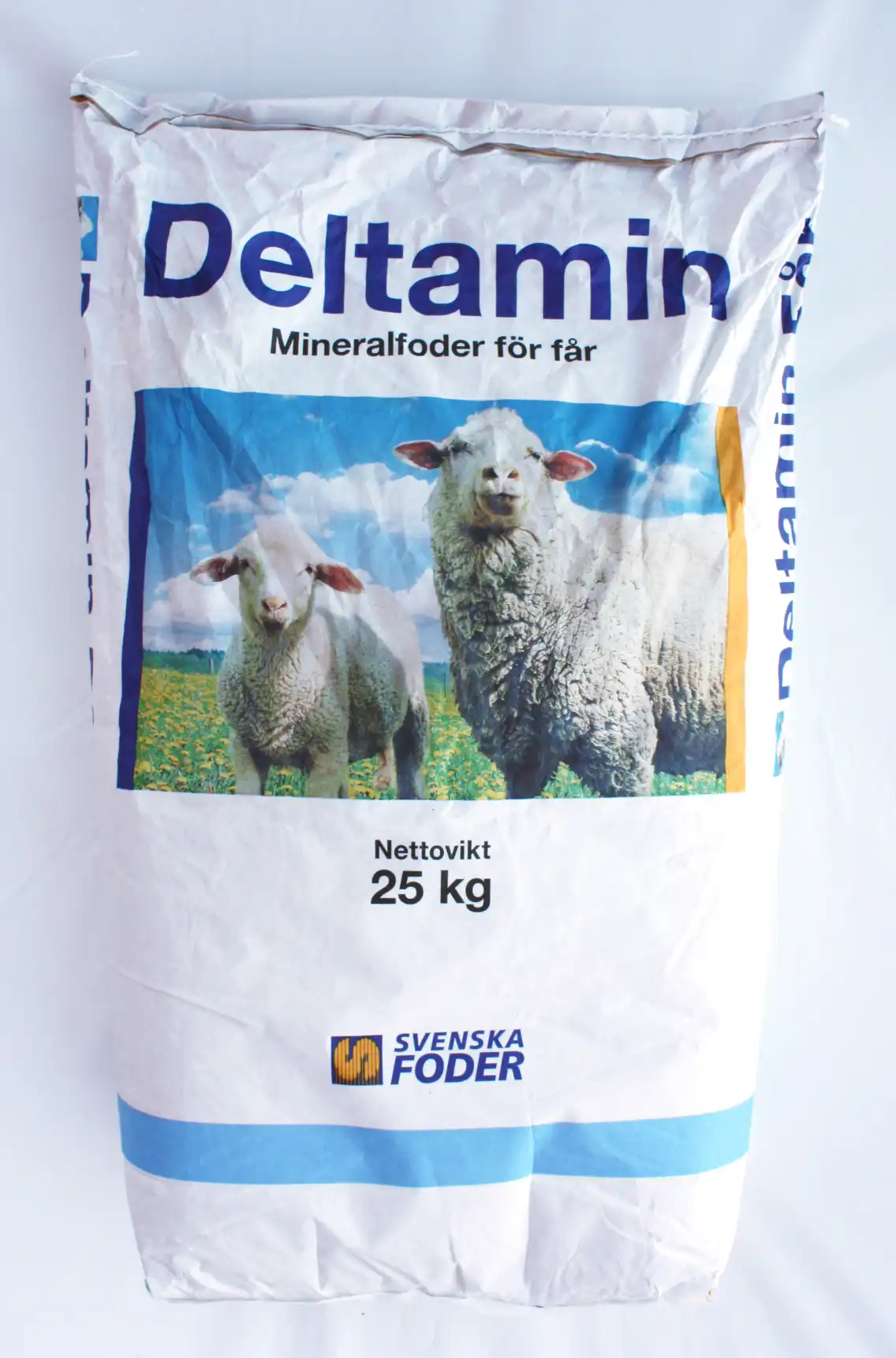 Deltamin får 25 kg mineralfoder för får med en bild av ett får på framsidan.