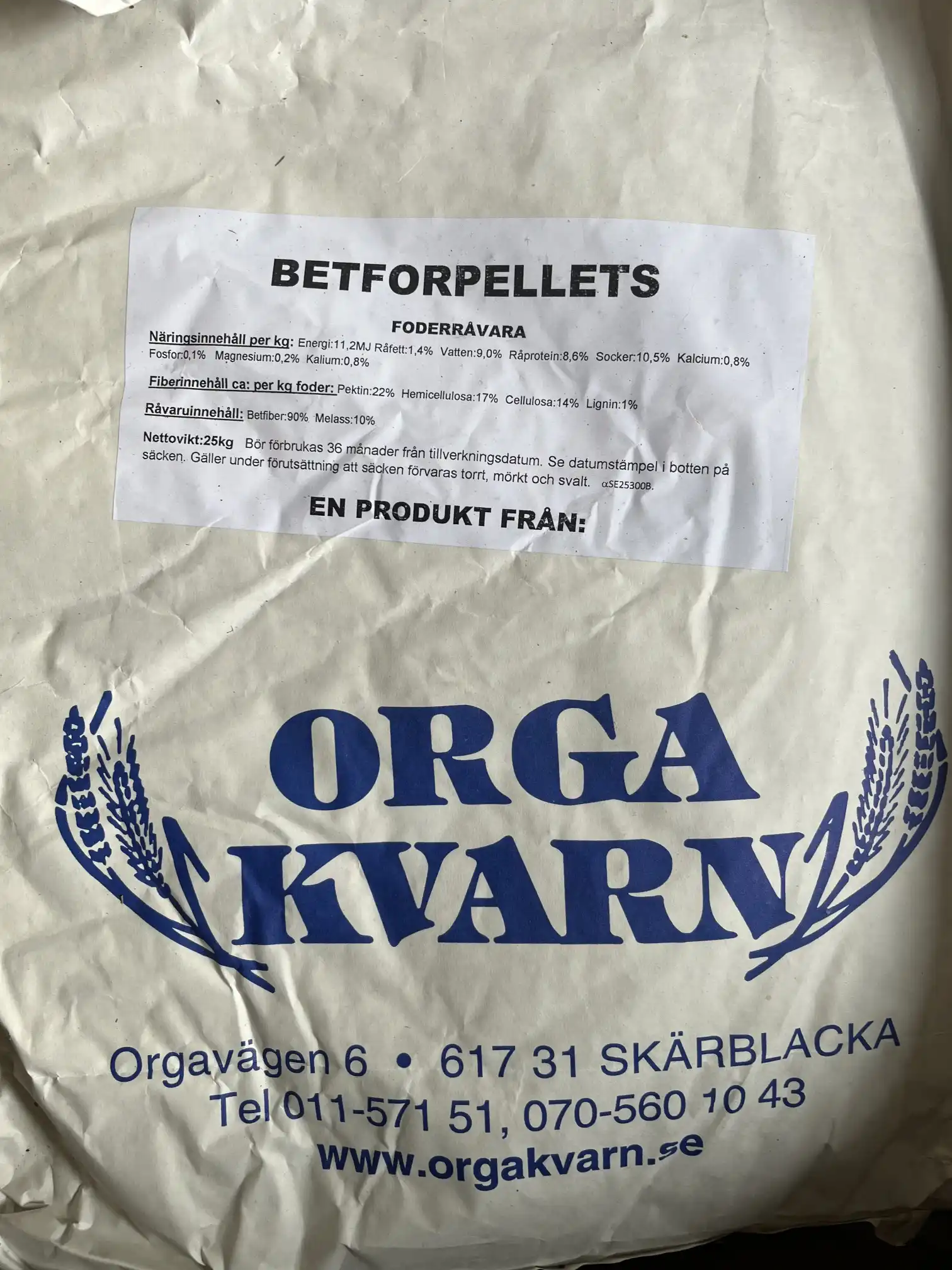 Påse märkt Betfor Pellets 25kg från Orga Kvarn, med svensk text och kontaktuppgifter.