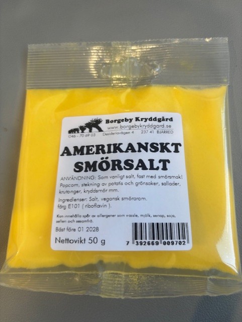 Ett 50 g paket gult amerikanskt smörsalt som heter Amerikanskt Smörsalt.