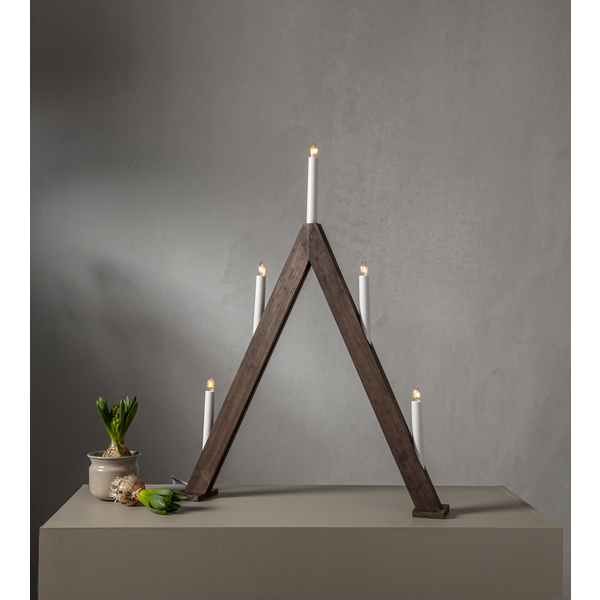 Star Trading Ljusstake ALBO med fem ljus bredvid en krukväxt på ett grått bord.