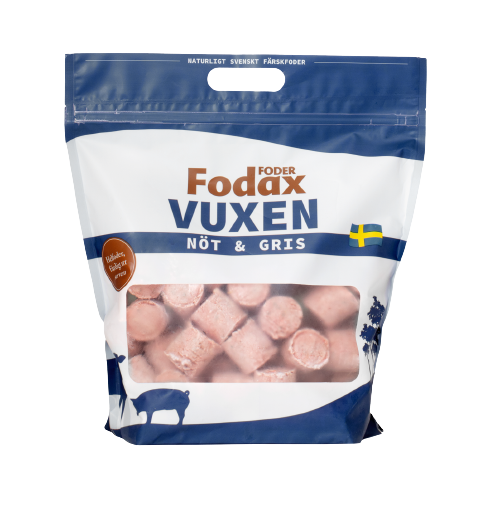 Blå och vit Fodax VUXEN 1,5KG hundmat med nötkött, fläskkött och en svensk flagga på förpackningen.