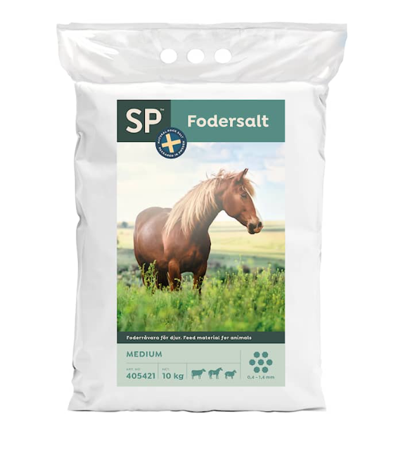 Fodersalt SP 10kg: vit påse med djursalt med hästbild på etiketten.