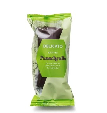 Ett inslaget Punschrulle Singel-bakverk i grön och genomskinlig förpackning.