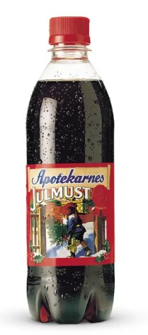 En 50cl flaska Julmust Apotekarnes med en festlig juletikett och röd kapsyl.