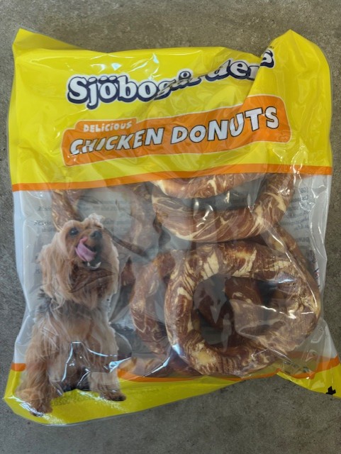 Sjöbogården munkar kyckling 8p 480g påse med en glad hund avbildad på förpackningen.