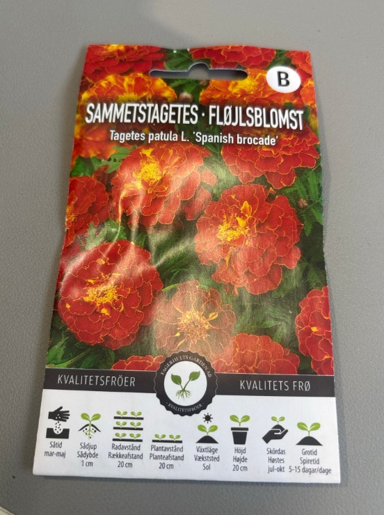 F&ouml;rpackning med Tagetes patula L. 'Spanish brocade' fr&ouml;n med r&ouml;da och gula blommor p&aring; framsidan.